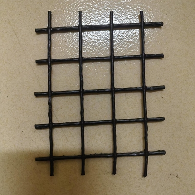 Grille géogridée en polyester revêtu de PVC de qualité industrielle pour les chemins de fer ou les sols mous